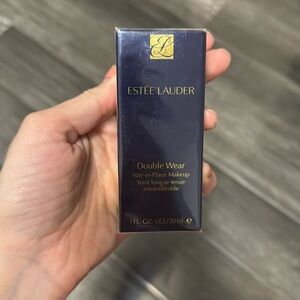 BNIB Estee Lauder Double Wear stay in place foundation